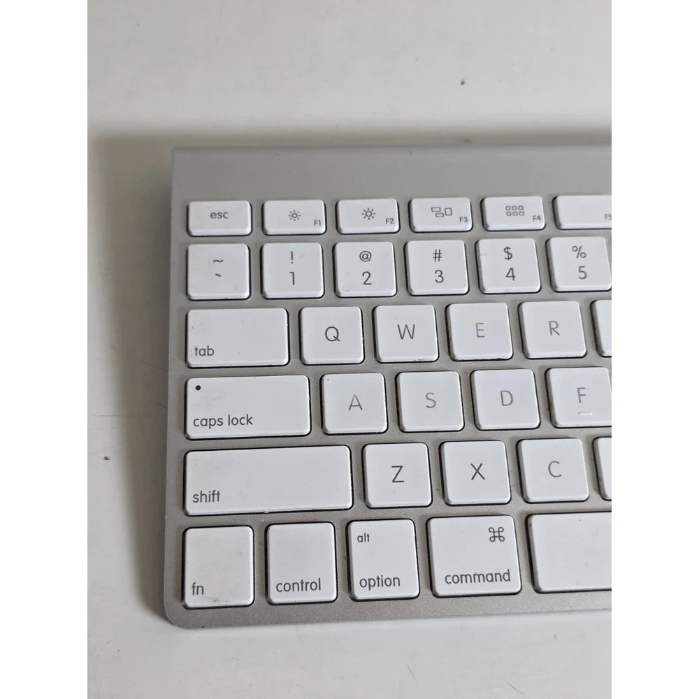 ORIGINAL GENUINE Apple A1314 Wireless Keyboard White Keys Aluminum Metal TESTED
